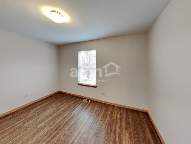 Building Photo - 1907 Arbor Falls Dr