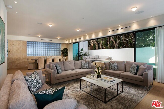 Building Photo - 508 N Sweetzer Ave