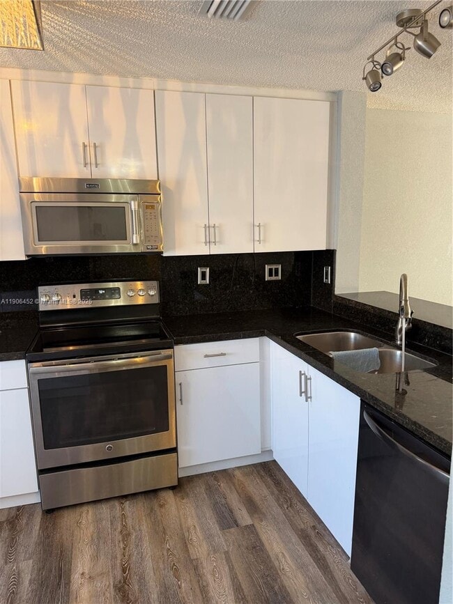 Building Photo - 13914 SW 178th St