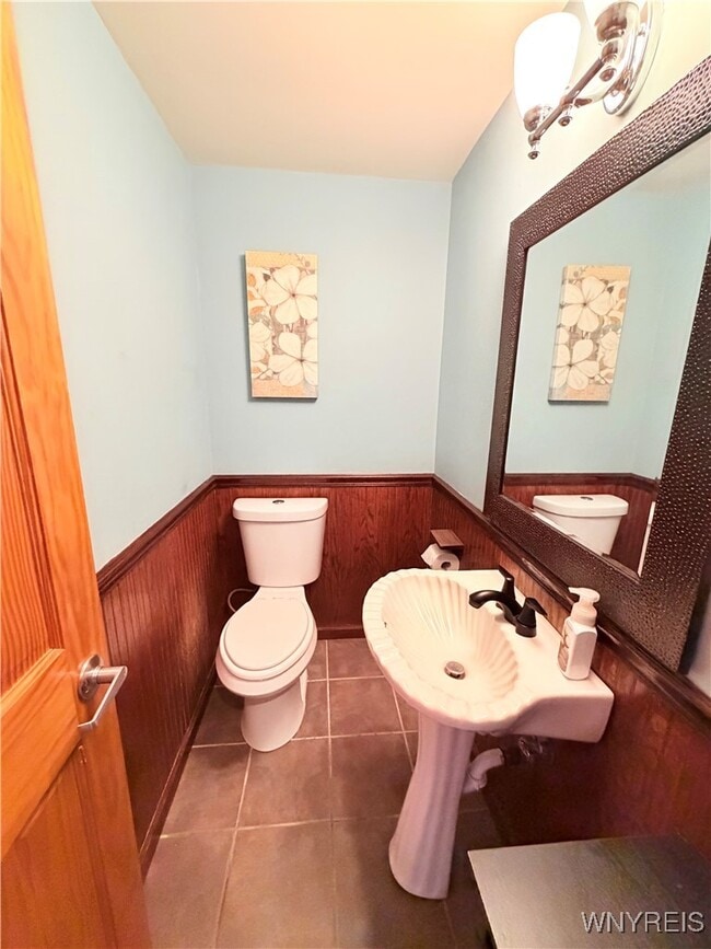 Building Photo - 79 E Toulon Dr