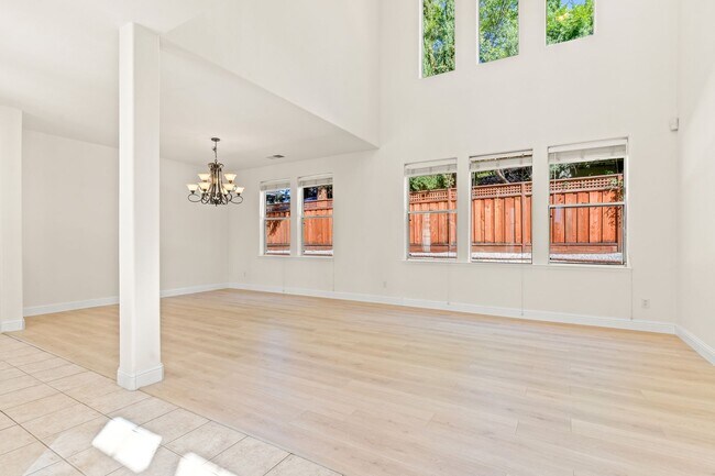 Building Photo - 3311 Montevideo Dr