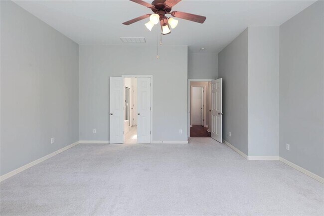 Building Photo - 2279 Fernspring Dr