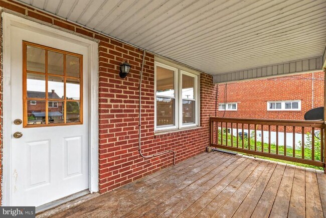 Building Photo - 1524 Barkley Ave