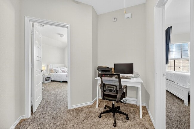 Building Photo - 2209 Barx Dr