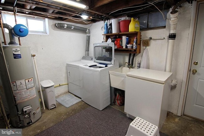 Building Photo - 215 W 9th Ave