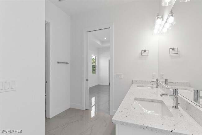 Building Photo - 1081 Desoto Blvd S