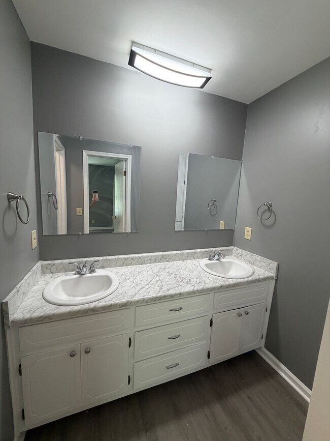 Building Photo - 6074 Little Ln