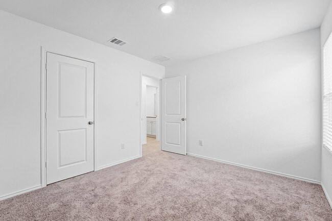 Building Photo - 13931 Wool Pk