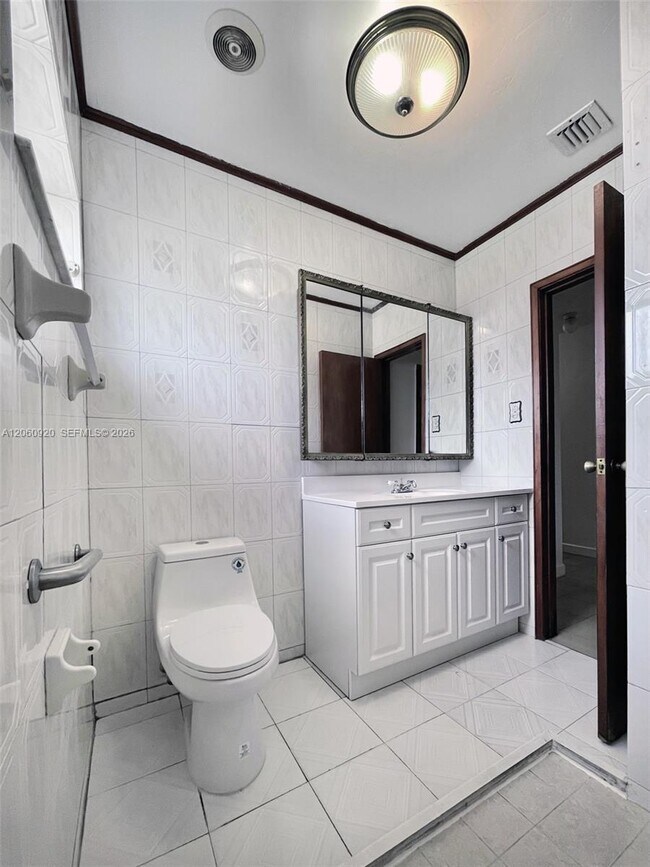 Building Photo - 8636 NW 35th Pl