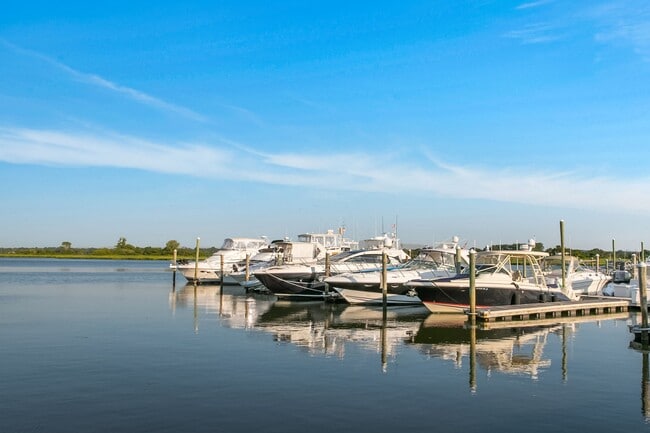 Building Photo - 11 Lakeside Ave