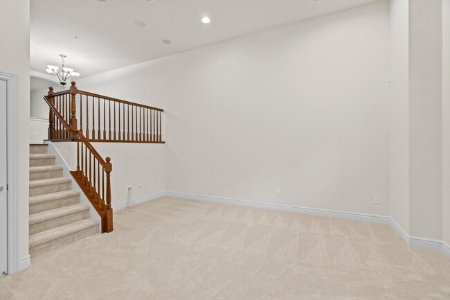 Building Photo - PRIVATE TOWNHOME NEAR DOWNTOWN STROLL TO E...