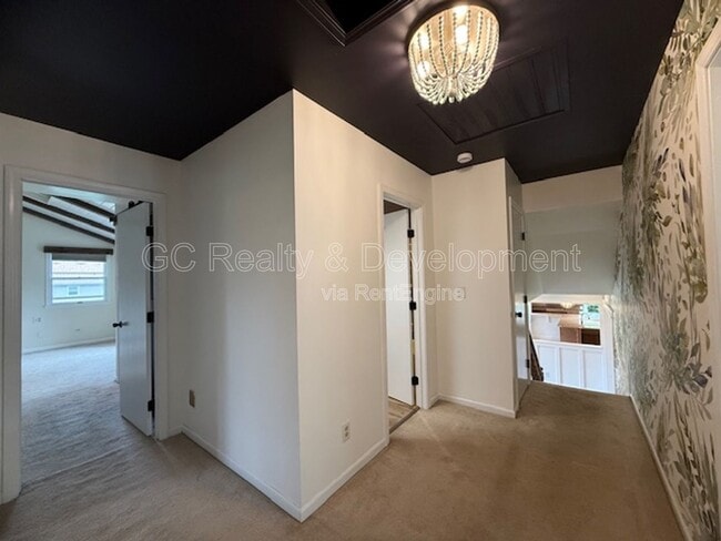 Building Photo - 530 S Prairie St
