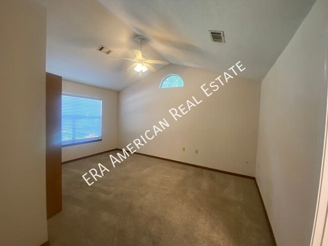 Building Photo - 19 Winfield Way