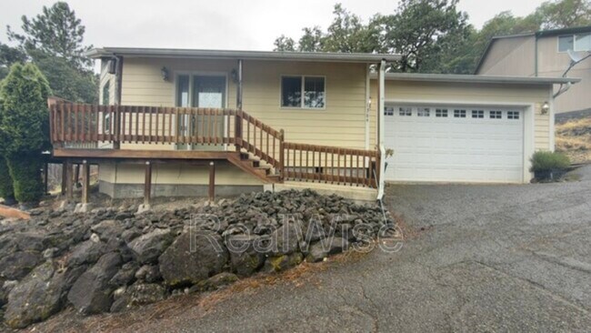 Building Photo - 1384 NE Ridge Ave