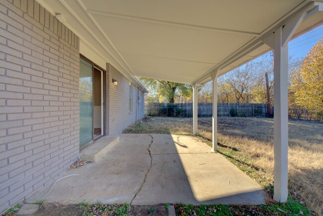 Building Photo - Available Mid January 3 Bedroom East Tulsa...