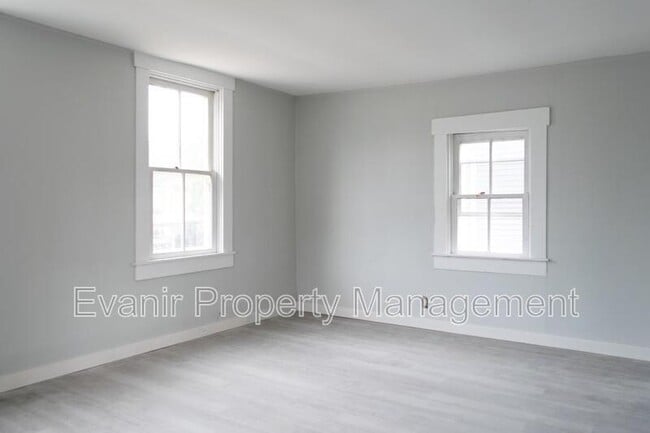 Building Photo - 126 N Walnut St
