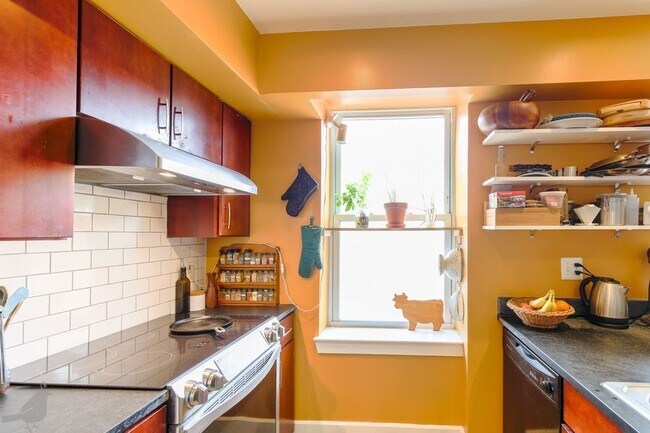 Building Photo - 420 16th St SE