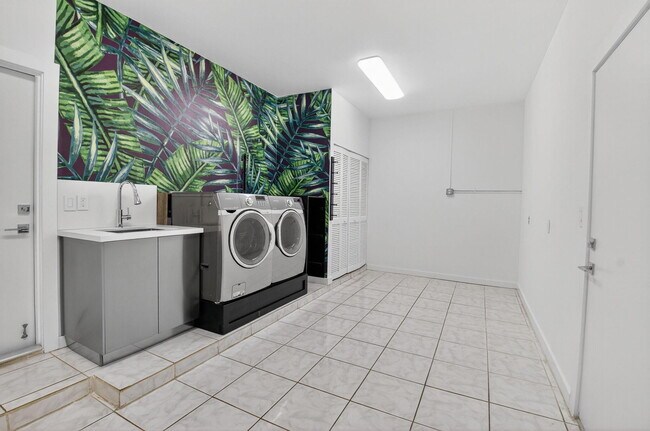 Building Photo - 11119 Blue Coral Dr