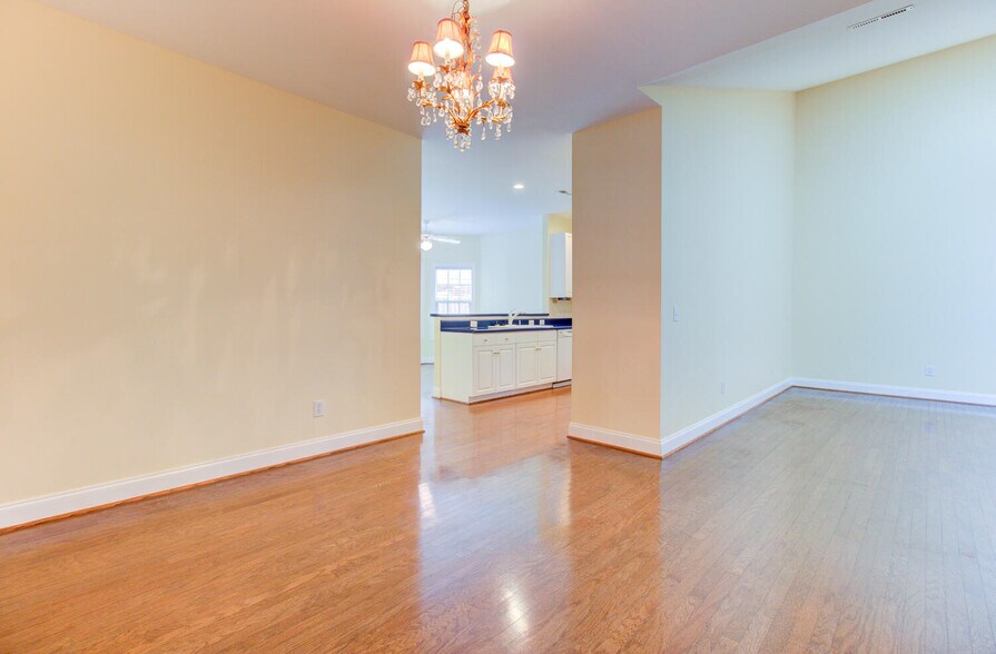 Building Photo - 4806 Alida Pl