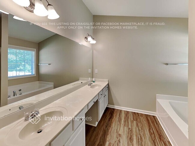 Building Photo - 930 Rock Elm Dr