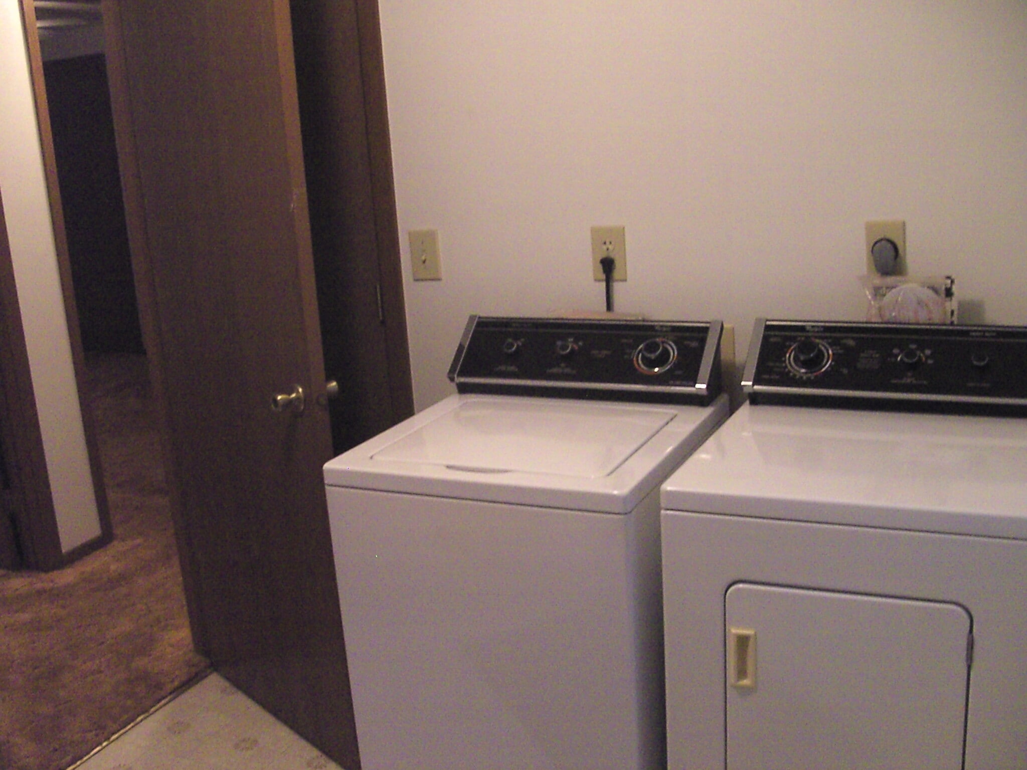 Building Photo - 513 Hollister Ave