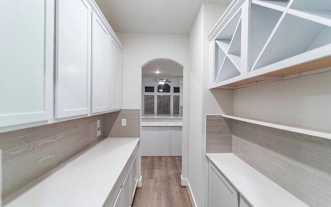 Building Photo - 213 Alicante Ln