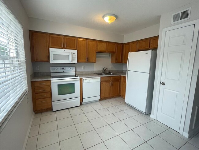 Building Photo - 13543 Embassy Park Ct