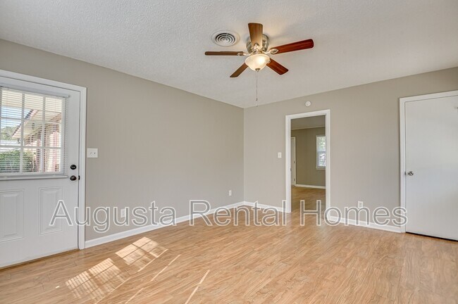 Building Photo - 4505 Colonial Rd