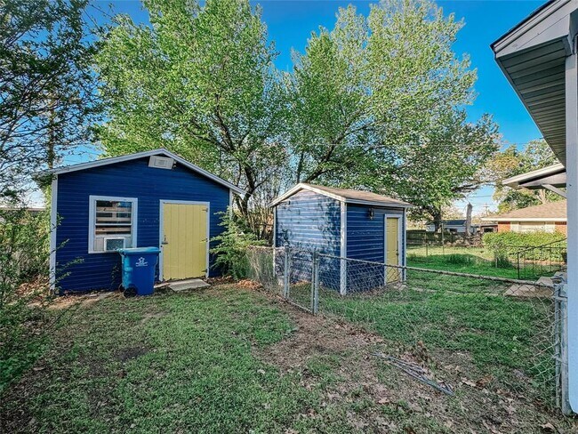 Building Photo - 622 W Brock St