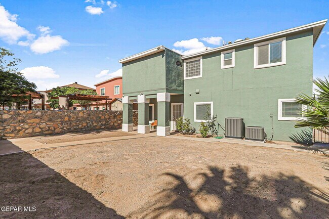 Building Photo - 2137 Shreya St