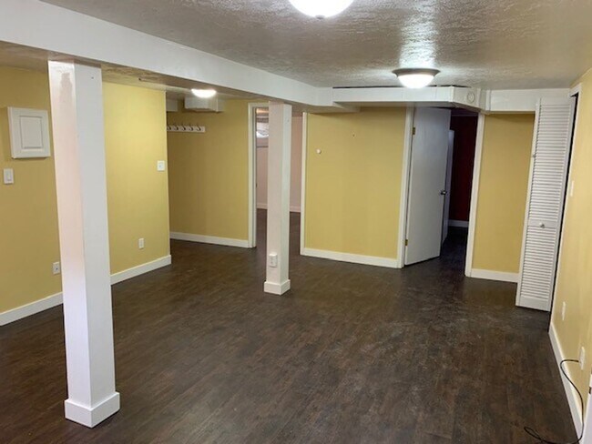 Building Photo - 1221 Crandall Ave S