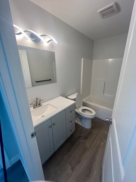 Building Photo - 652 Goodwins Mills Rd