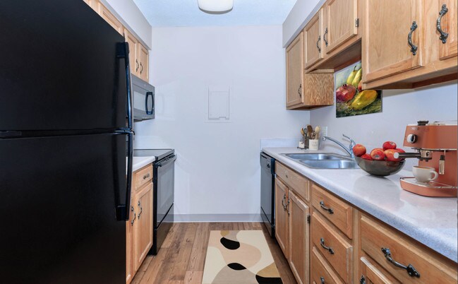 Building Photo - Oakwood Trail Apartments