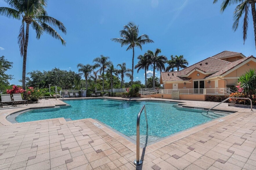 Community Pool - 207 Banyanwood Pt