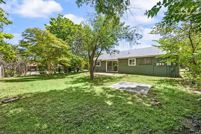 Building Photo - 5700 Garden Oaks Dr