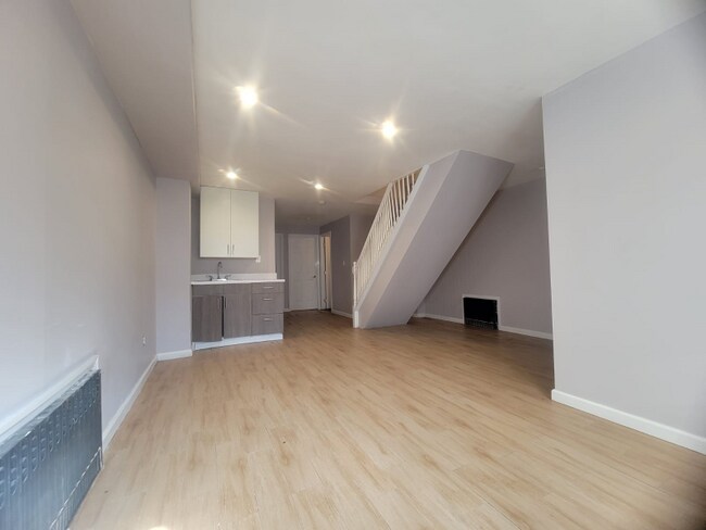 Building Photo - 29 Monaco Pl