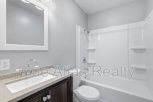 Building Photo - 2747 Countryside Ln