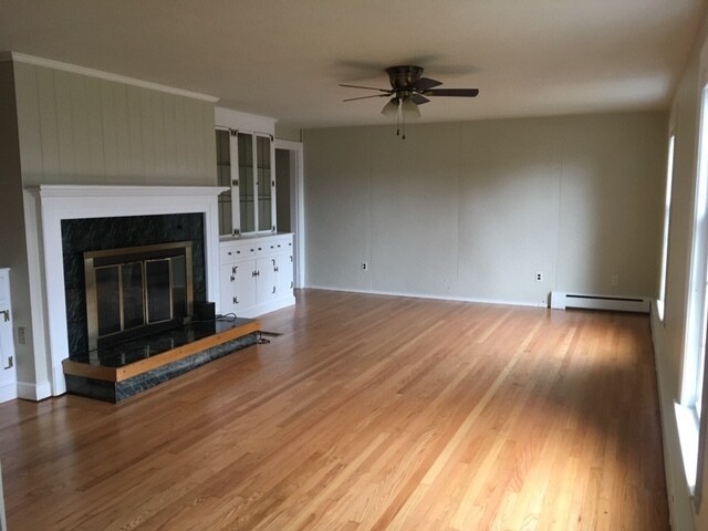 Working Fireplace - 63 Portsmouth Ave