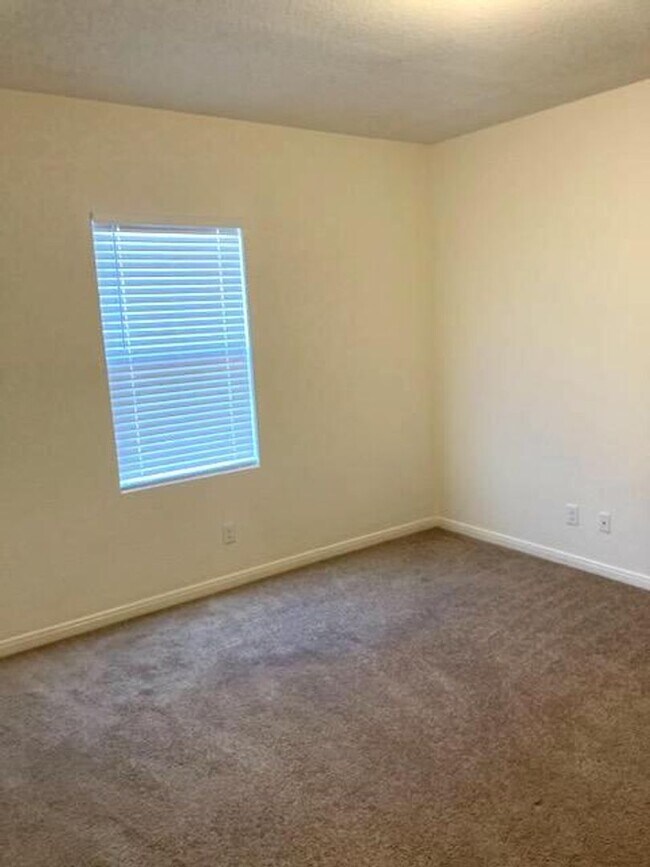 Building Photo - Open concept ranch