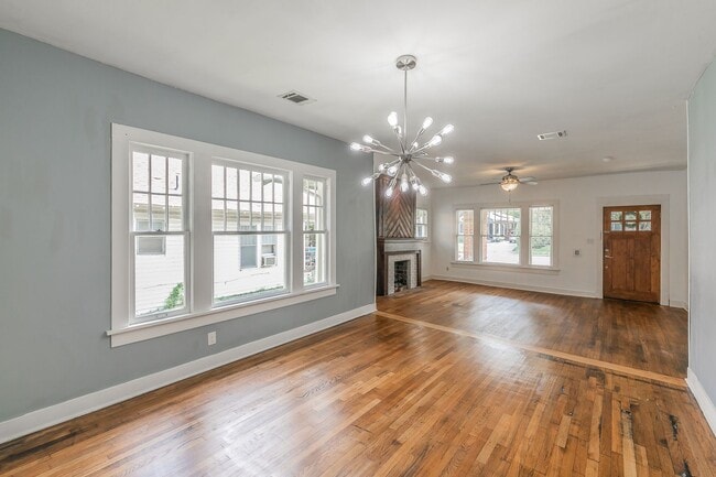 Building Photo - ADORABLE home in Ryan Place