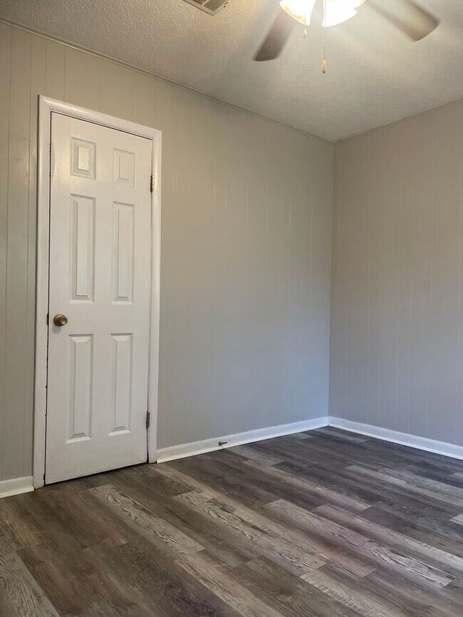 Building Photo - 2103 Tyler St