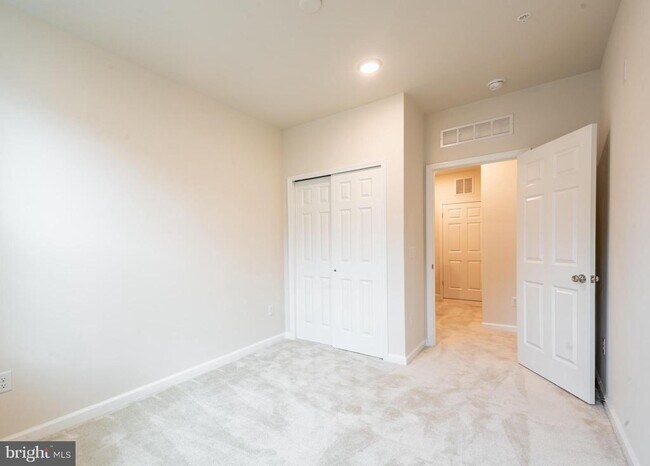 Building Photo - 1208 Parker Blvd