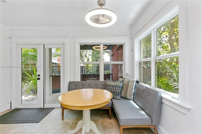 Building Photo - 18 NE 42nd St