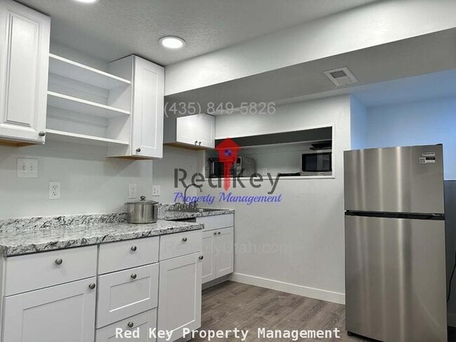 Building Photo - 3rd St Duplex