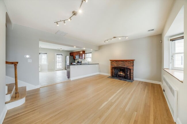 Building Photo - Entire House Rental