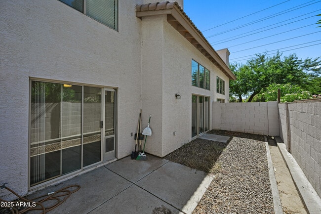 Building Photo - 5606 E Kelton Ln