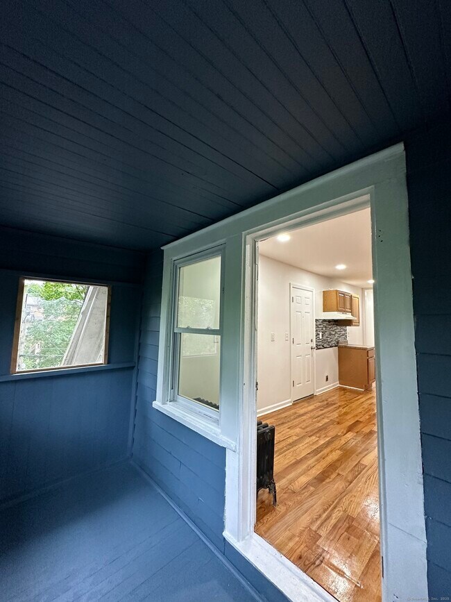 Building Photo - 483 Edgewood St