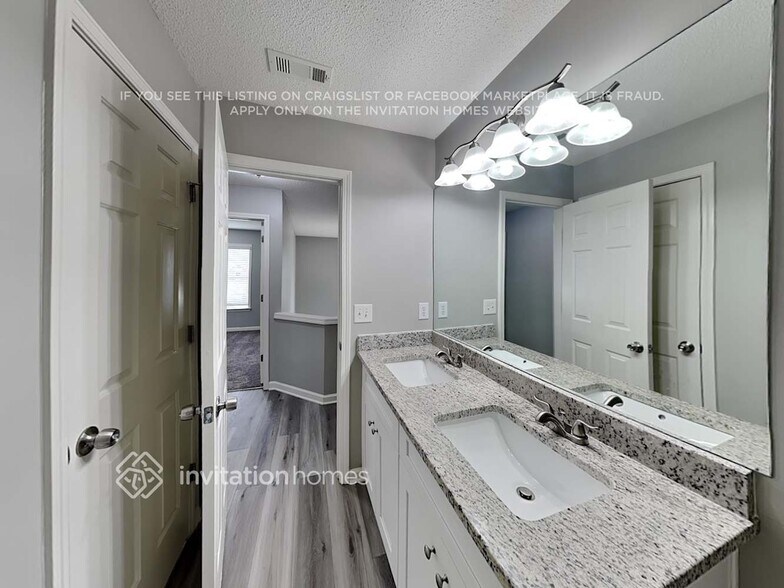 Building Photo - 3005 Donamire Ave NW