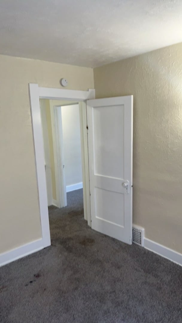 Building Photo - 3 bedroom 1 bath
