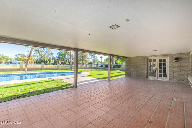 Building Photo - 14609 N Coral Gables Dr